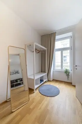 CALM Apartment near Centre