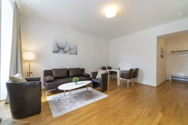 CALM Apartment near Centre