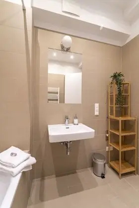 CALM Apartment near Centre