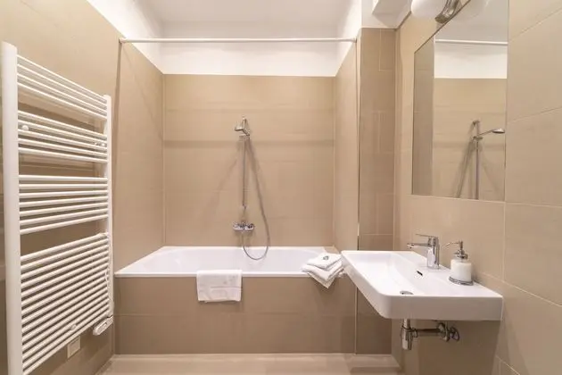 CALM Apartment near Centre