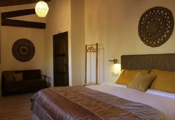 Tek Büyük veya İki Ayrı Yataklı Oda, Bahçe Manzaralı