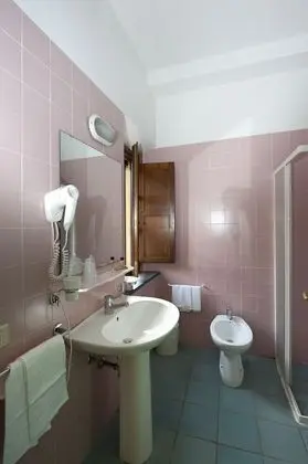 Üç Kişilik Oda