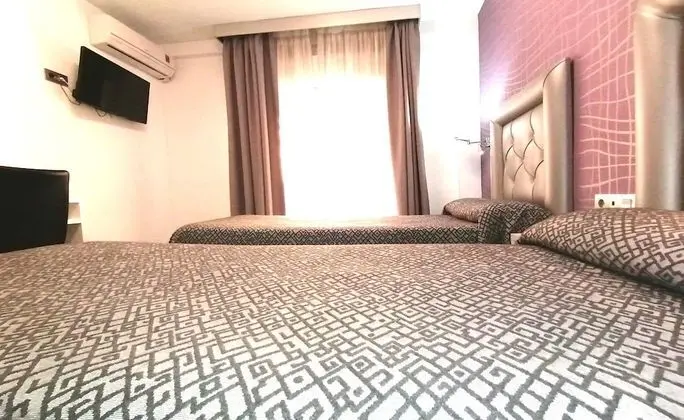 Traditional İki Ayrı Yataklı Oda