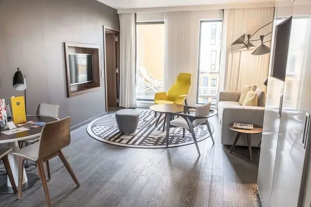 Süit, 1 En Büyük (King) Boy Yatak, Balkon, Havuz Manzaralı