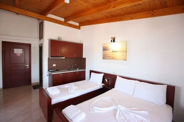 Üç Kişilik Oda, Deniz Manzaralı