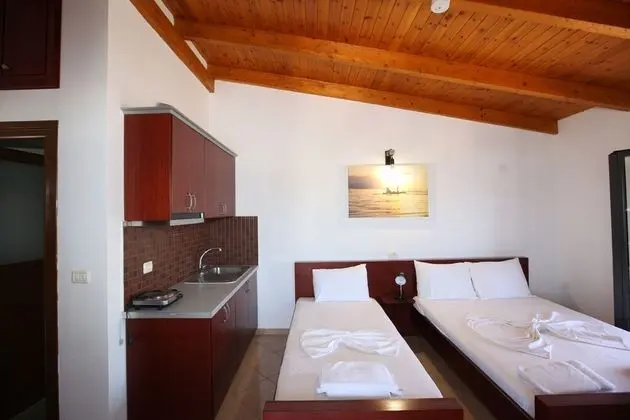 Üç Kişilik Oda, Deniz Manzaralı