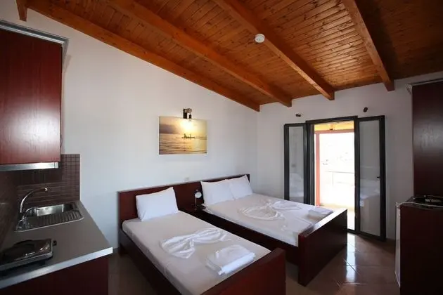 Üç Kişilik Oda, Deniz Manzaralı