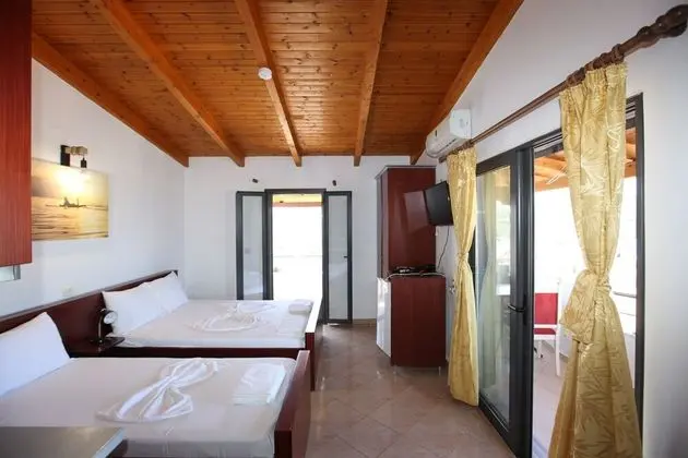 Üç Kişilik Oda, Deniz Manzaralı