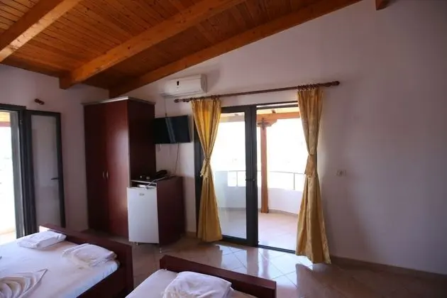 Üç Kişilik Oda, Deniz Manzaralı