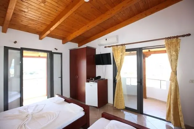 Üç Kişilik Oda, Deniz Manzaralı