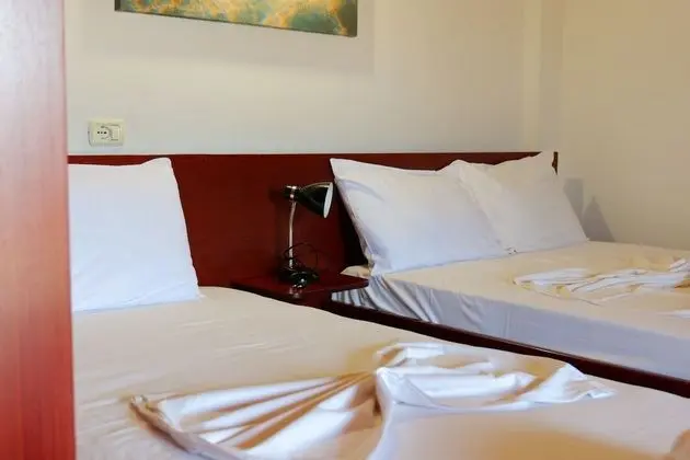 Üç Kişilik Oda, Deniz Manzaralı