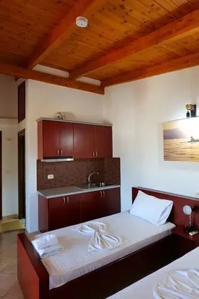 Üç Kişilik Oda, Deniz Manzaralı