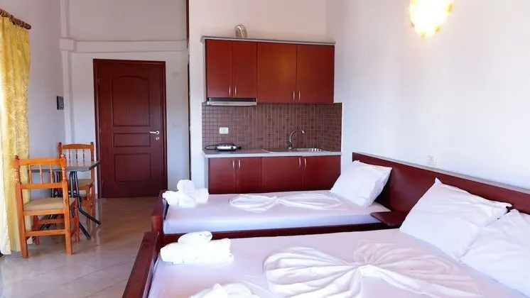 Üç Kişilik Oda, Deniz Manzaralı