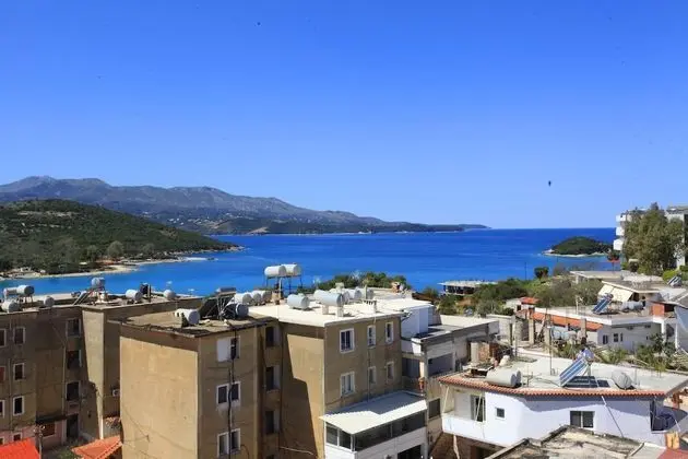 Üç Kişilik Oda, Deniz Manzaralı