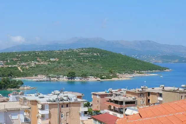 Üç Kişilik Oda, Deniz Manzaralı