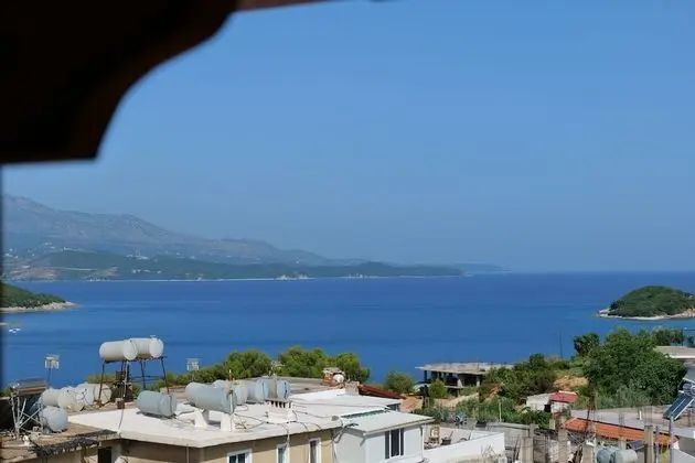 Üç Kişilik Oda, Deniz Manzaralı