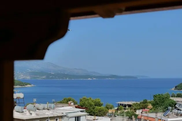 Üç Kişilik Oda, Deniz Manzaralı