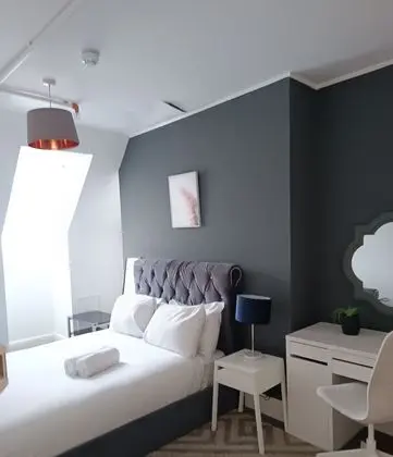 Tek Büyük Yataklı Oda