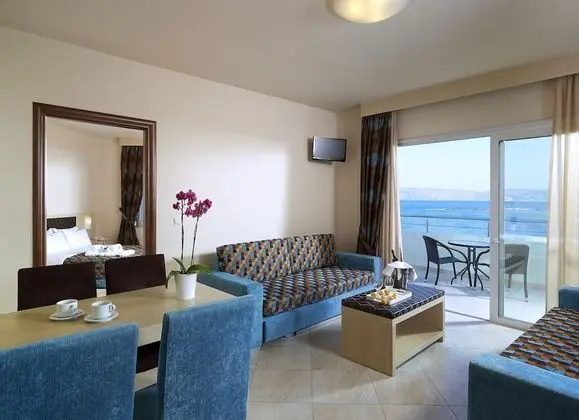 Tek Büyük Yataklı Oda, Kısmi Deniz Manzaralı