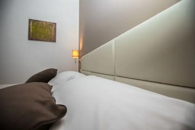 Business Tek Büyük veya İki Ayrı Yataklı Oda