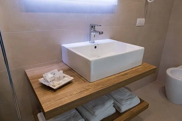 Business Tek Büyük veya İki Ayrı Yataklı Oda