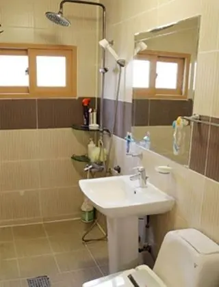 Ortak Ranzalı Oda (Female, Public bathroom)