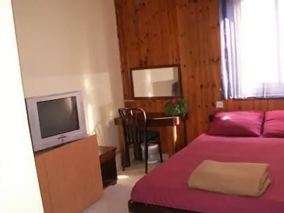 Economy Tek Büyük veya İki Ayrı Yataklı Oda