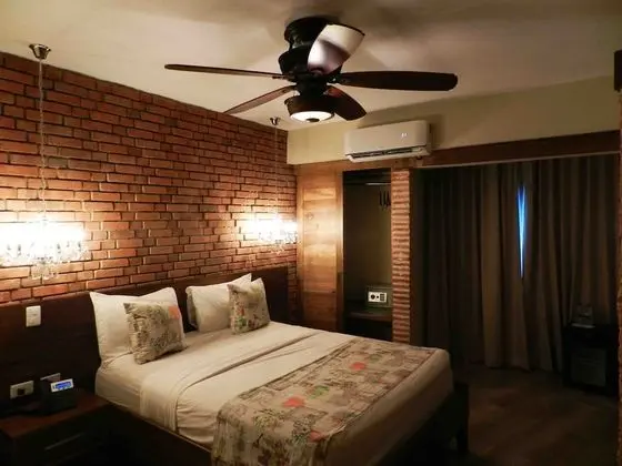 Deluxe Tek Büyük Yataklı Oda