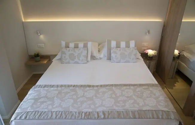 Classic Tek Büyük veya İki Ayrı Yataklı Oda, Kısmi Deniz Manzaralı