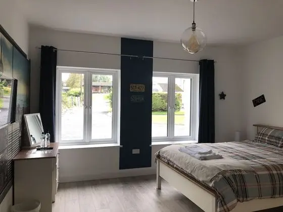 Design Tek Büyük Yataklı Oda, 1 En Büyük (King) Boy Yatak, Banyolu/Duşlu, Zemin Kat