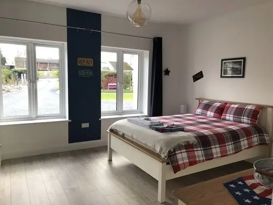 Design Tek Büyük Yataklı Oda, 1 En Büyük (King) Boy Yatak, Banyolu/Duşlu, Zemin Kat