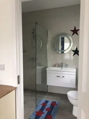 Design Tek Büyük Yataklı Oda, 1 En Büyük (King) Boy Yatak, Banyolu/Duşlu, Zemin Kat