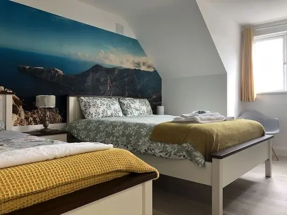 Premium Üç Kişilik Oda, Birden Çok Yatak, Banyolu/Duşlu, Bahçe Manzaralı