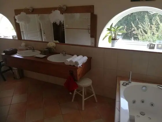 Tek Büyük Yataklı Oda (La Grande bêtise)