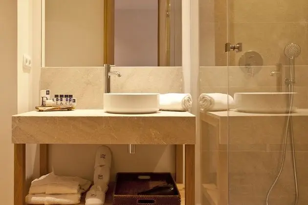 Standard Tek Büyük Yataklı Oda (Spa & Parking)