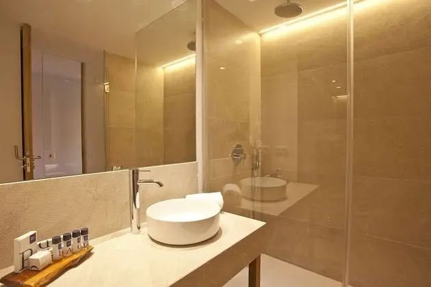 Standard Tek Büyük Yataklı Oda (Spa & Parking)