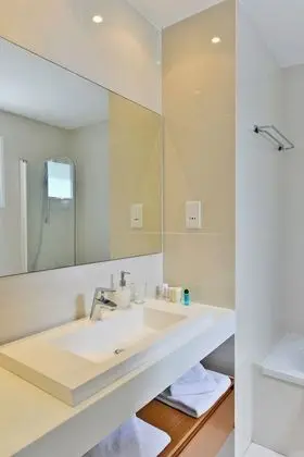 Süit, 1 Yatak Odası, Havuz Manzaralı