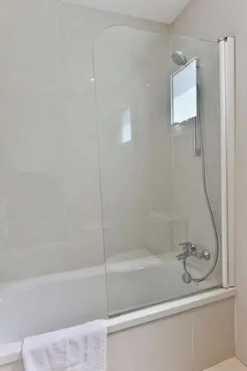 Süit, 1 Yatak Odası, Havuz Manzaralı