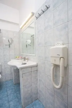 Üç Kişilik Oda