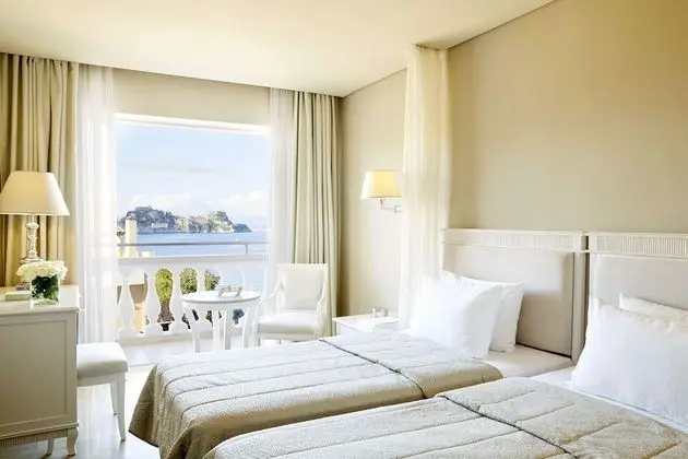 Tek Büyük veya İki Ayrı Yataklı Oda, Balkon, Deniz Manzaralı