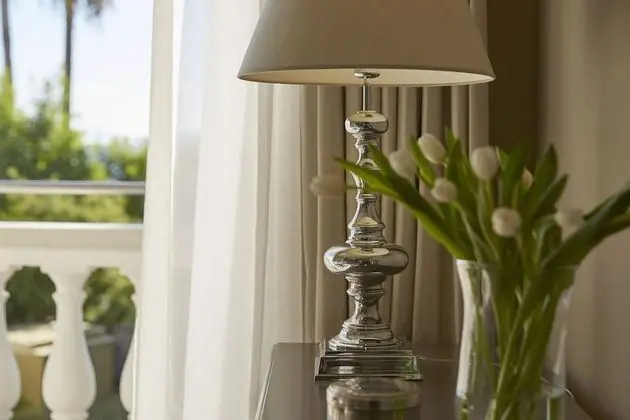 Tek Büyük veya İki Ayrı Yataklı Oda, Balkon, Kısmi Deniz Manzaralı (Side Sea View)