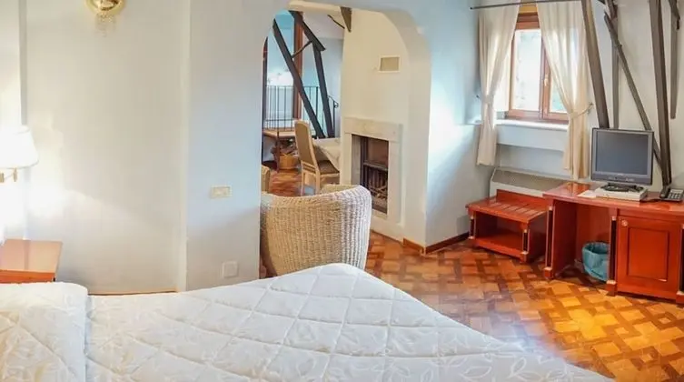 Süit, Sıcak Su Havuzu