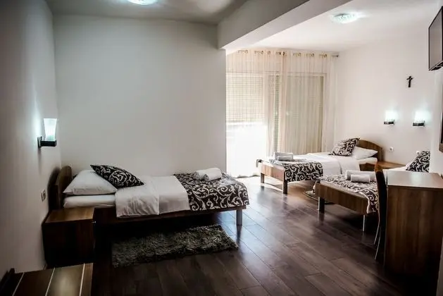 Üç Kişilik Oda