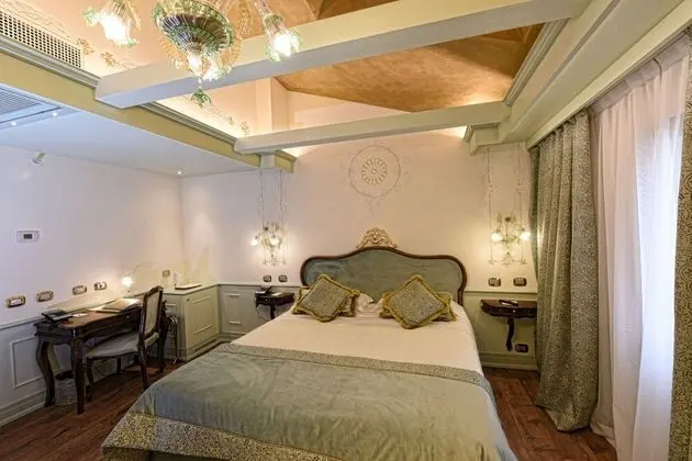 Superior Tek Büyük veya İki Ayrı Yataklı Oda (Golden Leaf )