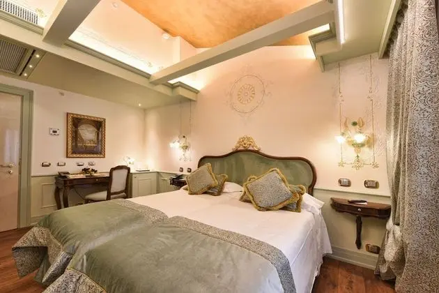 Superior Tek Büyük veya İki Ayrı Yataklı Oda (Golden Leaf )