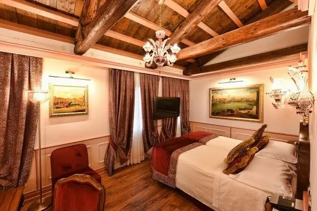 Superior Tek Büyük veya İki Ayrı Yataklı Oda (Golden Leaf )