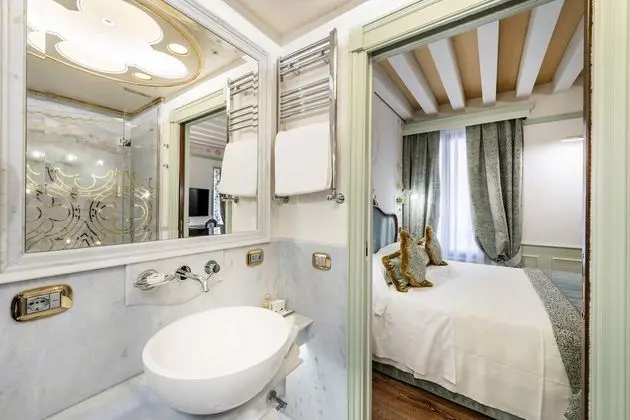 Superior Tek Büyük veya İki Ayrı Yataklı Oda (Golden Leaf )