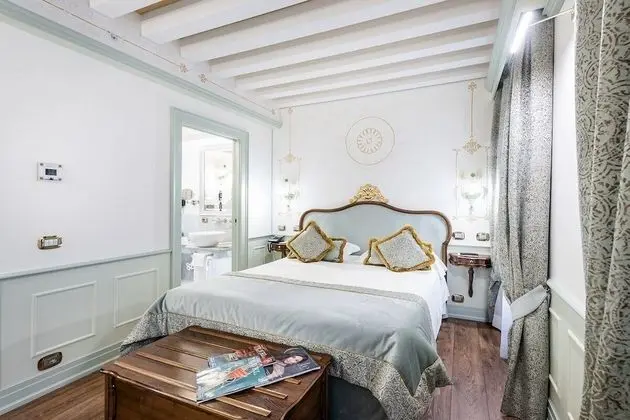 Superior Tek Büyük veya İki Ayrı Yataklı Oda (Golden Leaf )