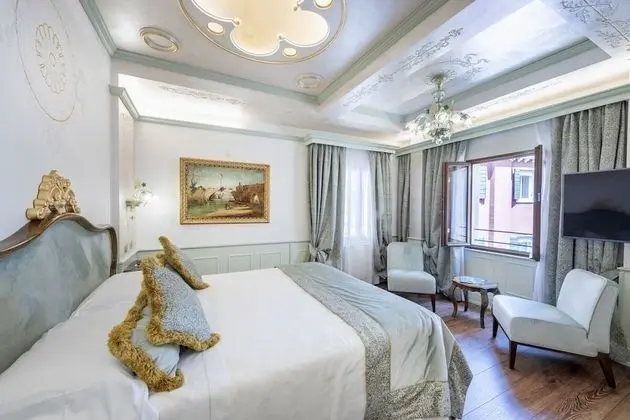 Superior Tek Büyük veya İki Ayrı Yataklı Oda (Golden Leaf )