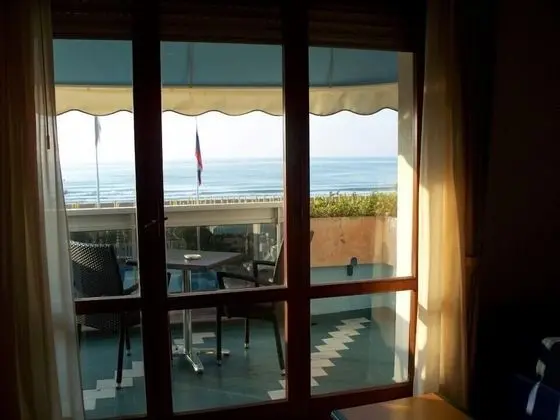 Tek Büyük veya İki Ayrı Yataklı Oda, Kısmi Deniz Manzaralı